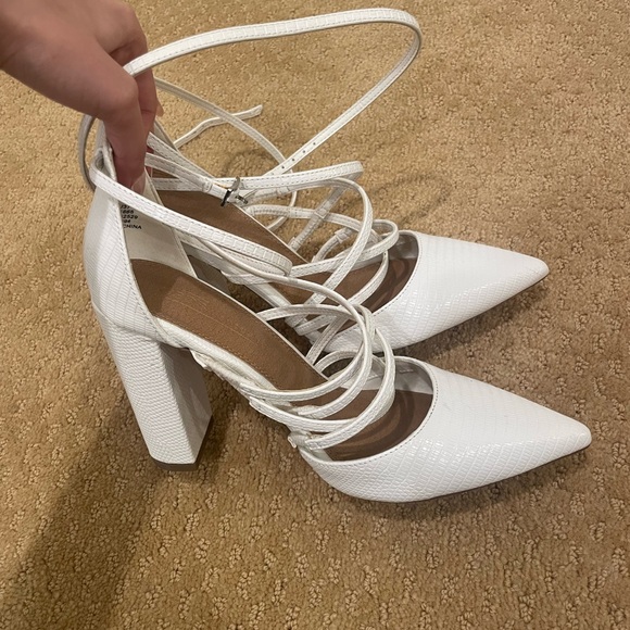 ASOS DESIGN Pick Me Up high block heels in white lizard - Picture 5 of 6
